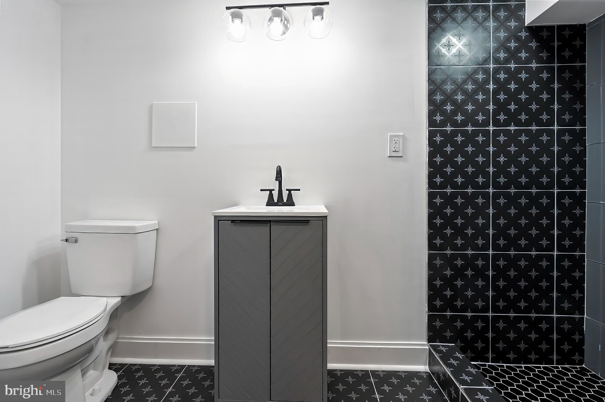 2140 Mt Royal Terrace Baltimore, MD 21217 - Photo 31 of 38