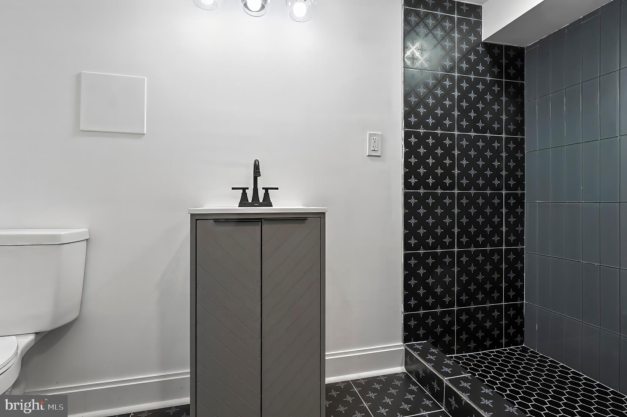 2140 Mt Royal Terrace Baltimore, MD 21217 - Photo 32 of 38