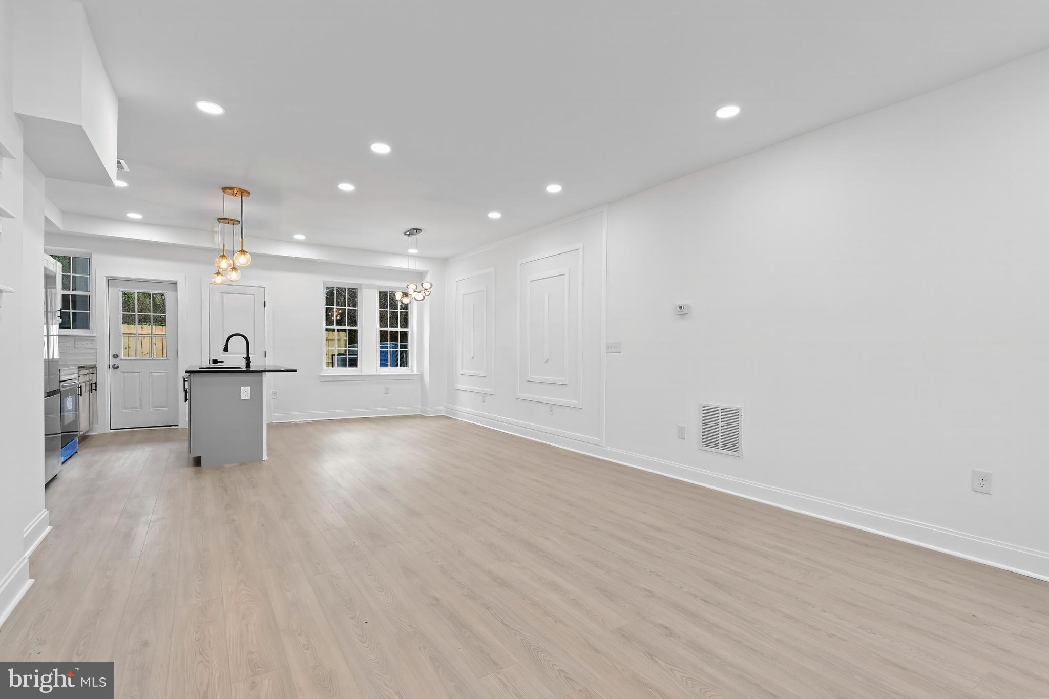 2140 Mt Royal Terrace Baltimore, MD 21217 - Photo 4 of 38