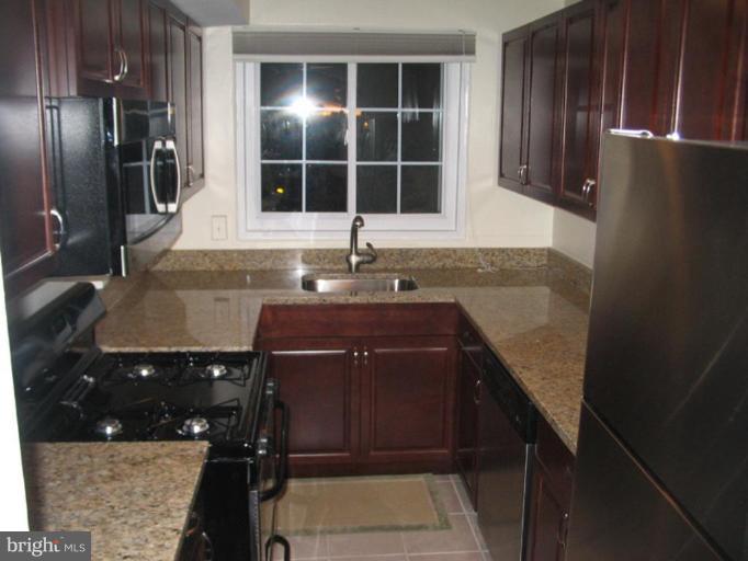 3765 Gunston Road, Unit 543 Alexandria, VA 22302 - Photo 3 of 7 Kitchen
