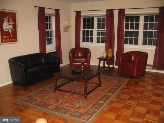 3765 Gunston Road, Unit 543 Alexandria, VA 22302 - Photo 5 of 7 Living Room