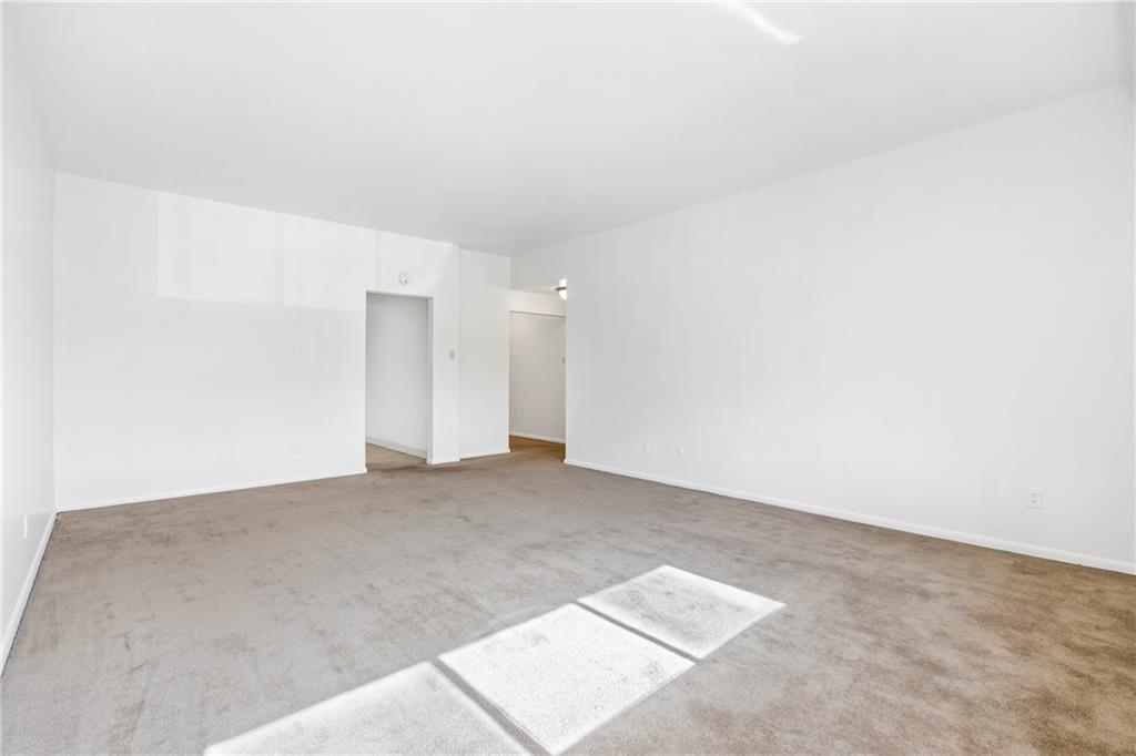 307 South Dithridge Street, Unit 11 Pittsburgh, PA 15213 - Photo 14 of 33 a view of an empty room