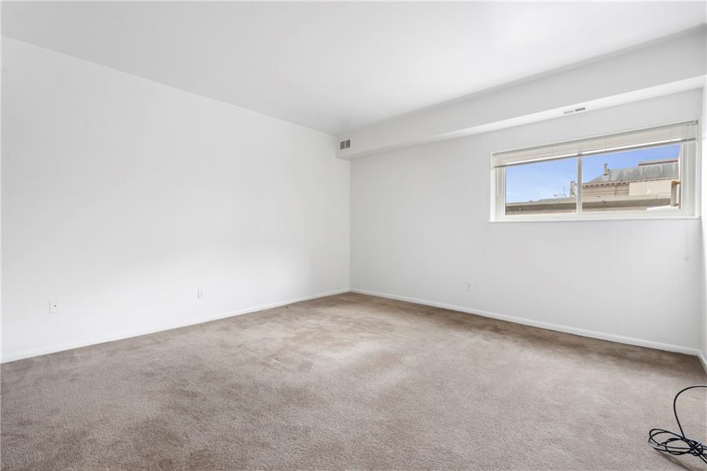 307 South Dithridge Street, Unit 11 Pittsburgh, PA 15213 - Photo 17 of 33 a view of an empty room