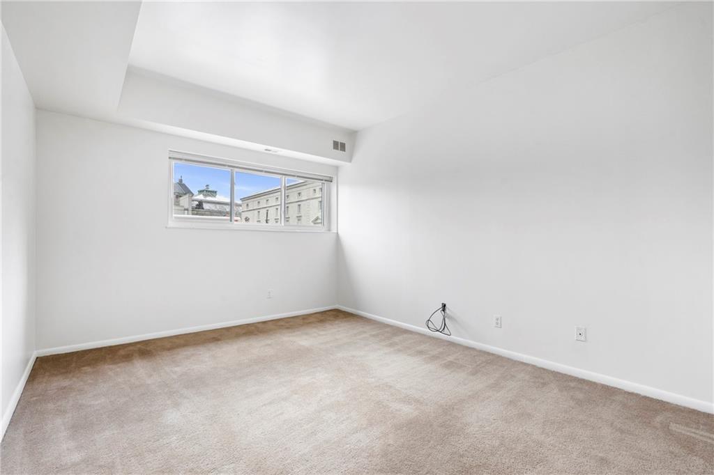 307 South Dithridge Street, Unit 11 Pittsburgh, PA 15213 - Photo 18 of 33 a view of an empty room