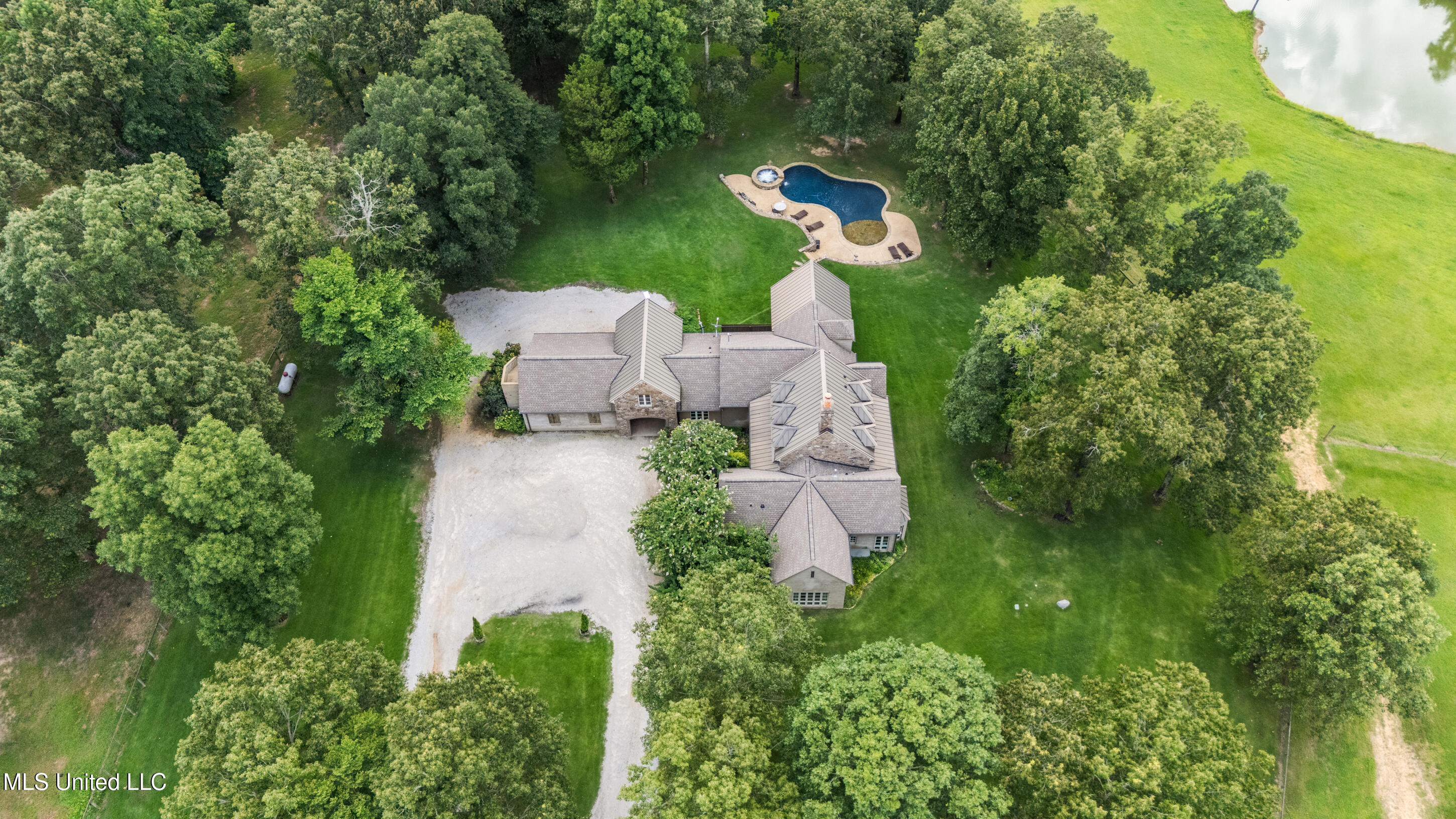 891 Musgray Road Holly Springs, MS 38635 - Photo 4 of 100 8_dji_20250717133403_0004_d