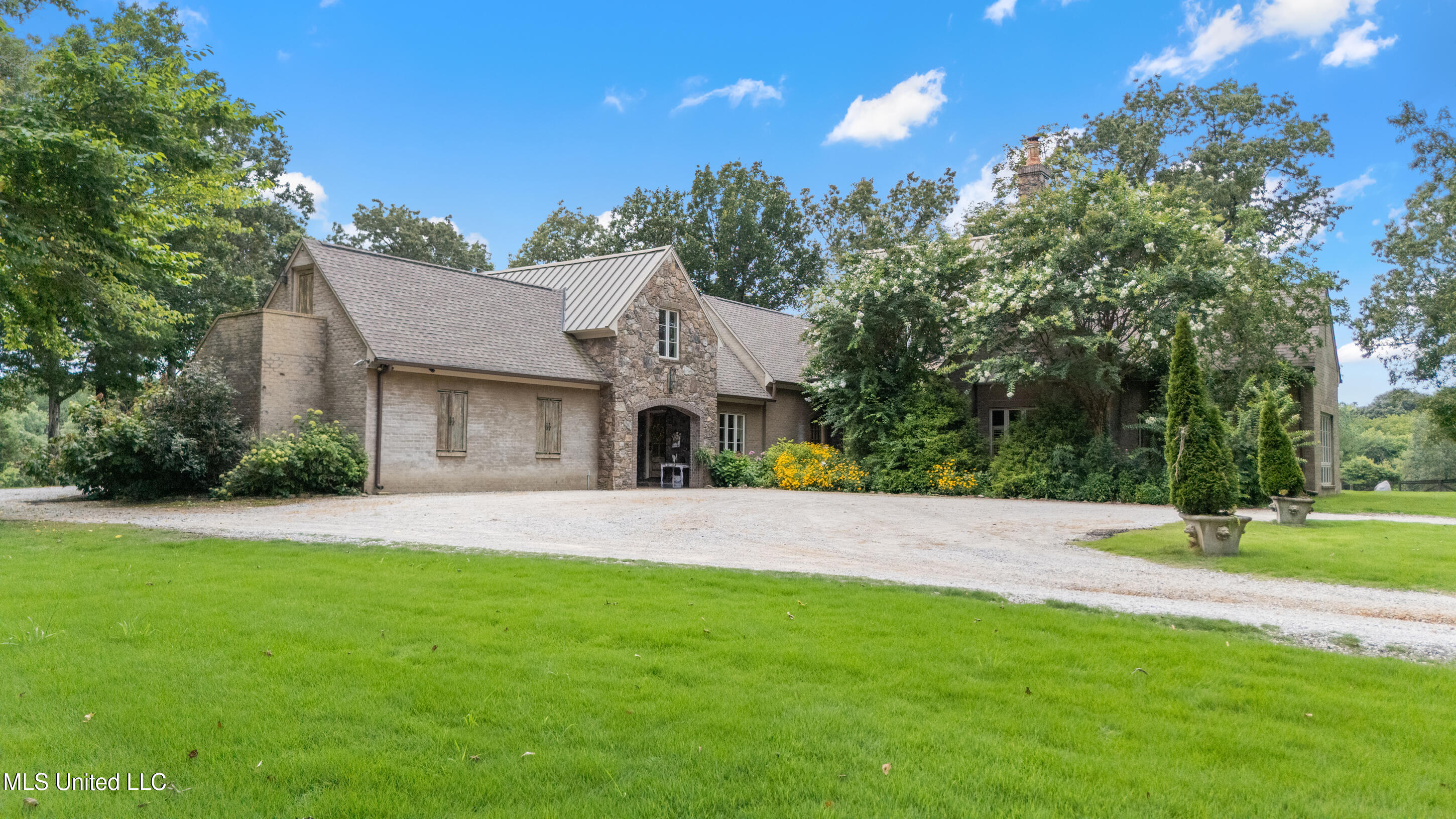 891 Musgray Road Holly Springs, MS 38635 - Photo 5 of 100 5_dji_20250718125729_0081_d