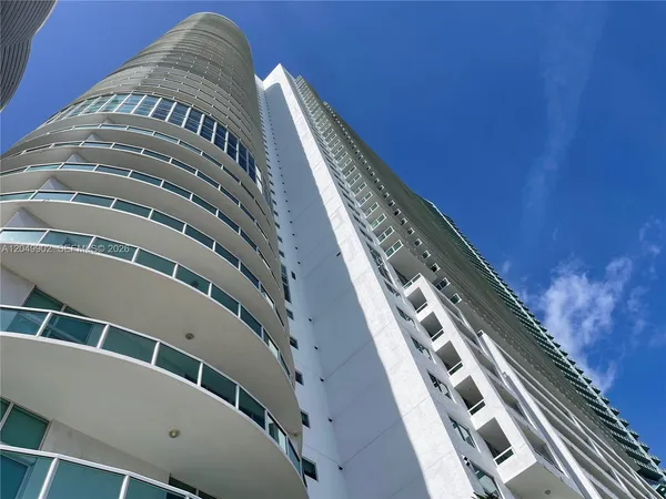 $3,900 | 1800 North Bayshore Drive, Unit 3310, Miami, FL 33132