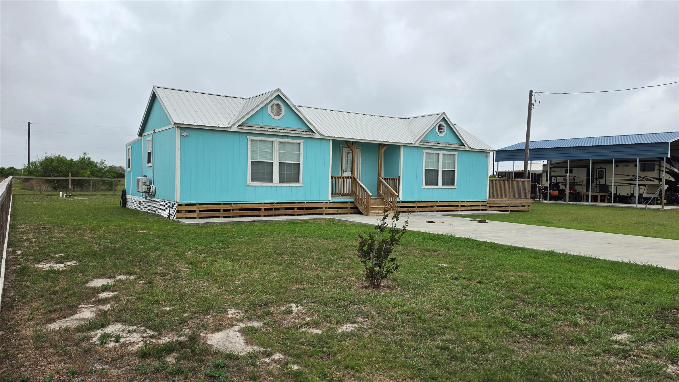 238 Ladyfish Road Palacios, TX 77465 - Photo 2 of 9