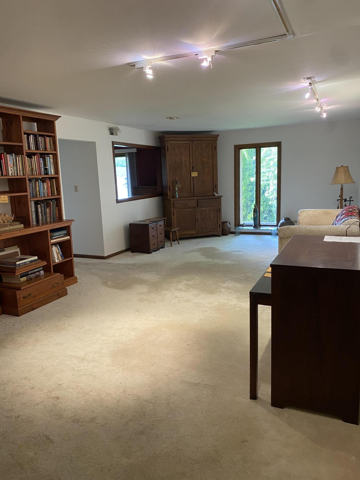 435 Old Stone Road, Unit 7 Munster, IN 46321 - Photo 3 of 11 1500x2000