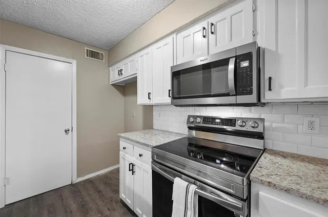 $1,950 | 2401 Long Ridge Lane, Arlington, TX 76014