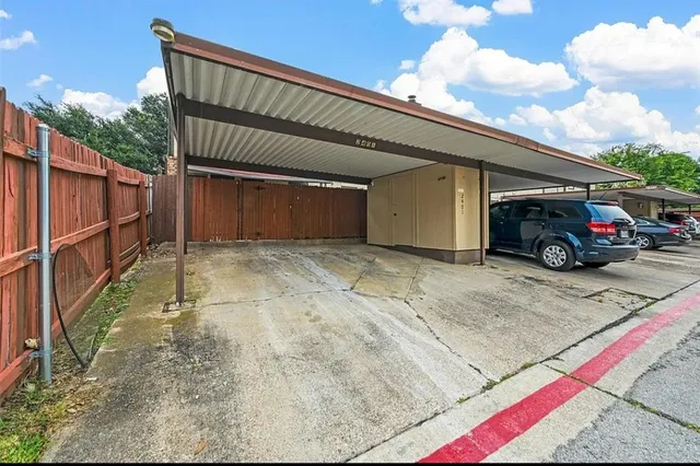$1,950 | 2401 Long Ridge Lane, Arlington, TX 76014