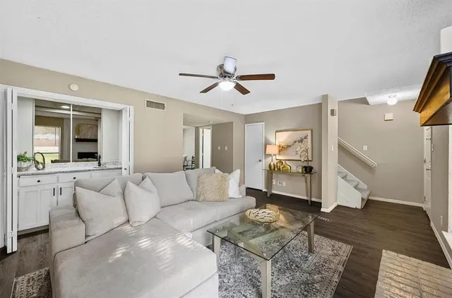 $1,950 | 2401 Long Ridge Lane, Arlington, TX 76014