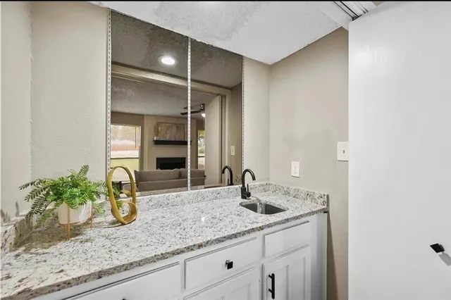 $1,950 | 2401 Long Ridge Lane, Arlington, TX 76014