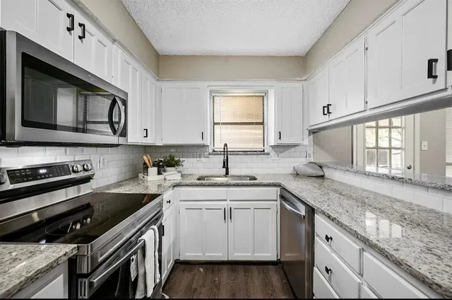 $1,950 | 2401 Long Ridge Lane, Arlington, TX 76014