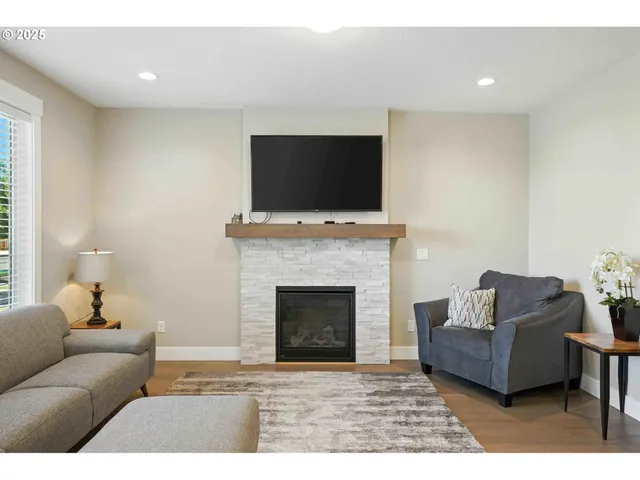 $749,900 | 37999 Juniper Street, Sandy, OR 97055