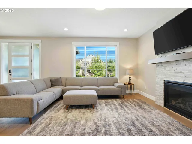 $749,900 | 37999 Juniper Street, Sandy, OR 97055