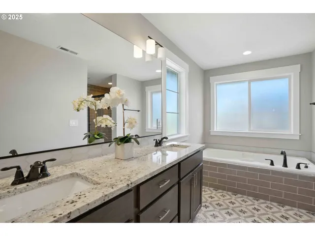 $749,900 | 37999 Juniper Street, Sandy, OR 97055