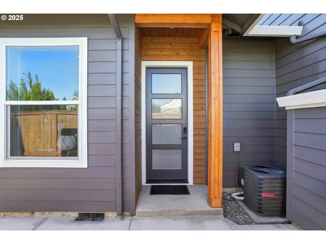 $749,900 | 37999 Juniper Street, Sandy, OR 97055