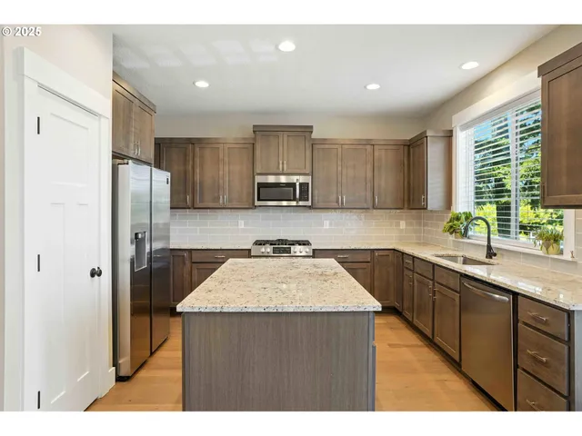 $749,900 | 37999 Juniper Street, Sandy, OR 97055