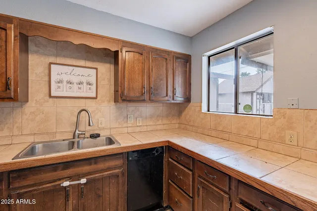 $275,000 | 163 Peretz Circle, Morristown, AZ 85342