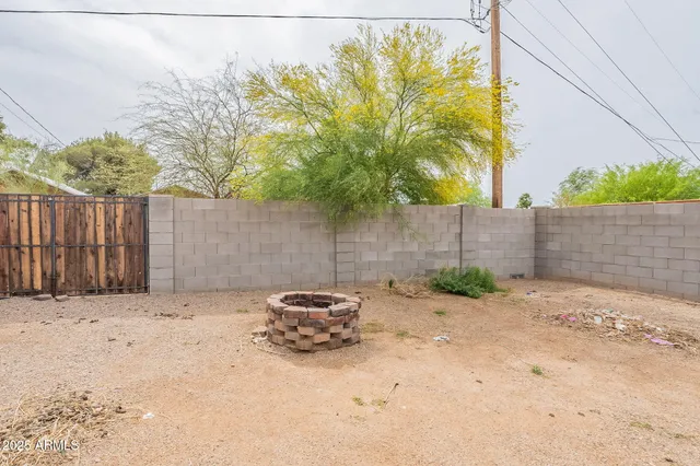 $275,000 | 163 Peretz Circle, Morristown, AZ 85342