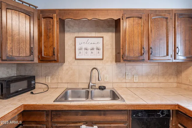 $275,000 | 163 Peretz Circle, Morristown, AZ 85342