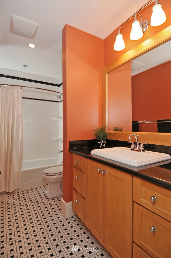 325 North 74th Street Seattle, WA 98103 - Photo 11 of 15