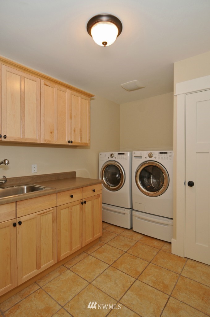 325 North 74th Street Seattle, WA 98103 - Photo 12 of 15