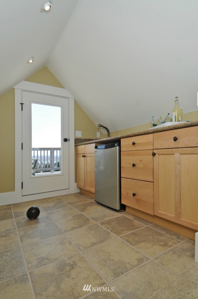 325 North 74th Street Seattle, WA 98103 - Photo 13 of 15