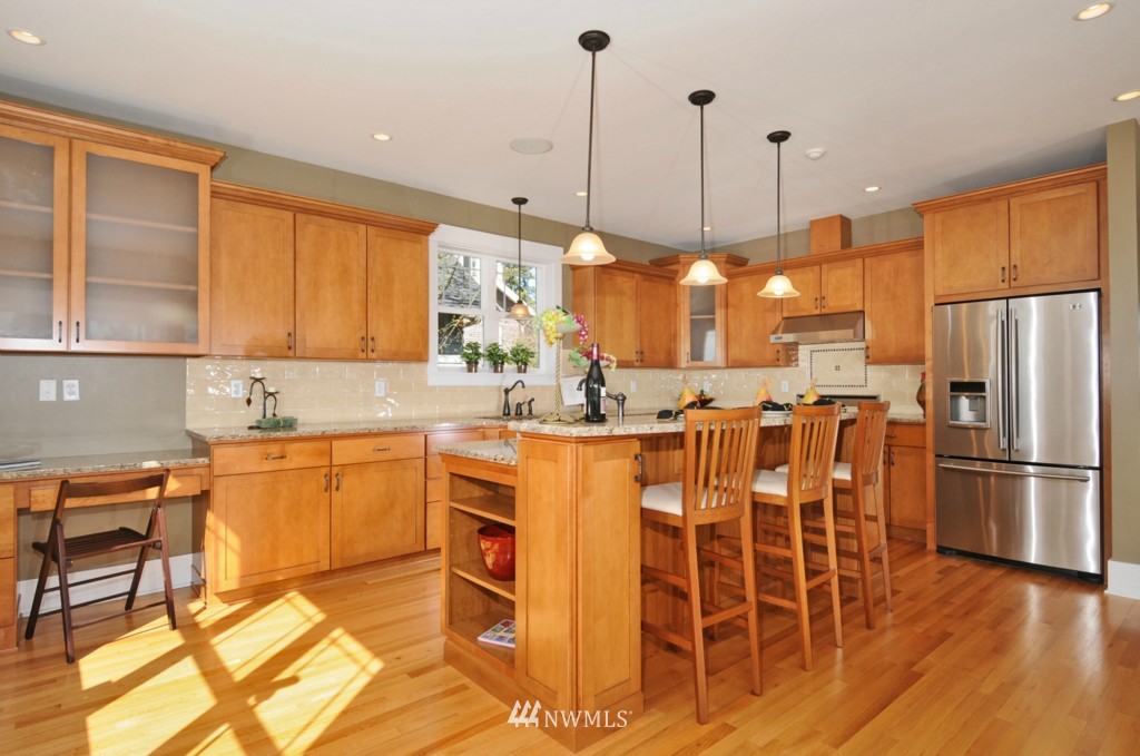 325 North 74th Street Seattle, WA 98103 - Photo 4 of 15