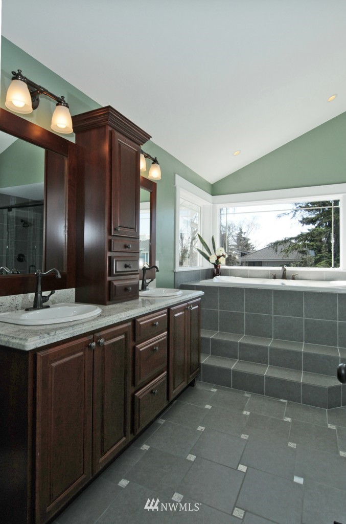 325 North 74th Street Seattle, WA 98103 - Photo 8 of 15