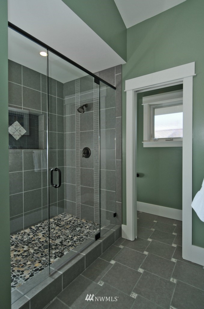 325 North 74th Street Seattle, WA 98103 - Photo 9 of 15