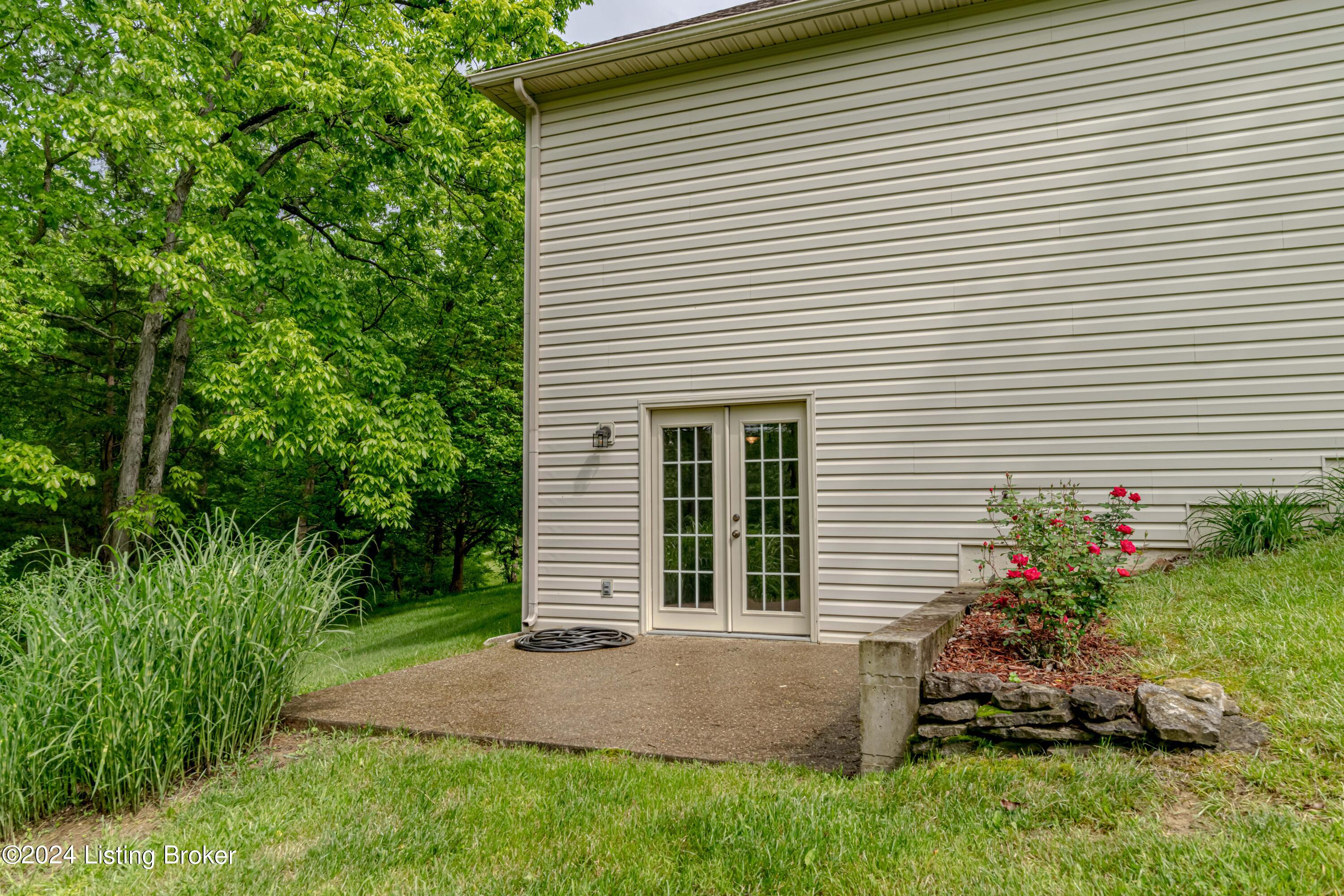 988 Radcliff Road Smithfield, KY 40068 - Photo 36 of 46 DSC09697
