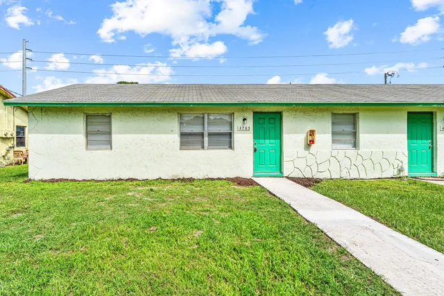 $2,200 | 4783 Gulfstream Road, Lake Worth, FL 33461
