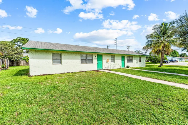 $2,200 | 4783 Gulfstream Road, Lake Worth, FL 33461