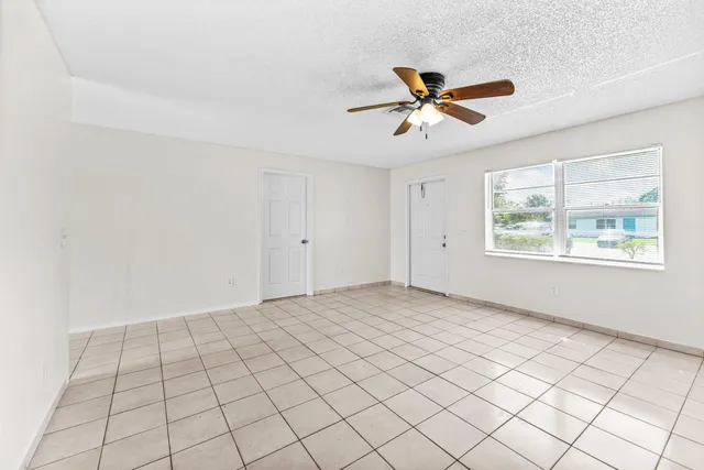 $2,200 | 4783 Gulfstream Road, Lake Worth, FL 33461
