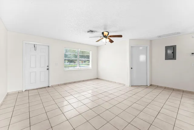 $2,200 | 4783 Gulfstream Road, Lake Worth, FL 33461