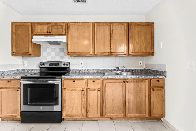 $2,200 | 4783 Gulfstream Road, Lake Worth, FL 33461