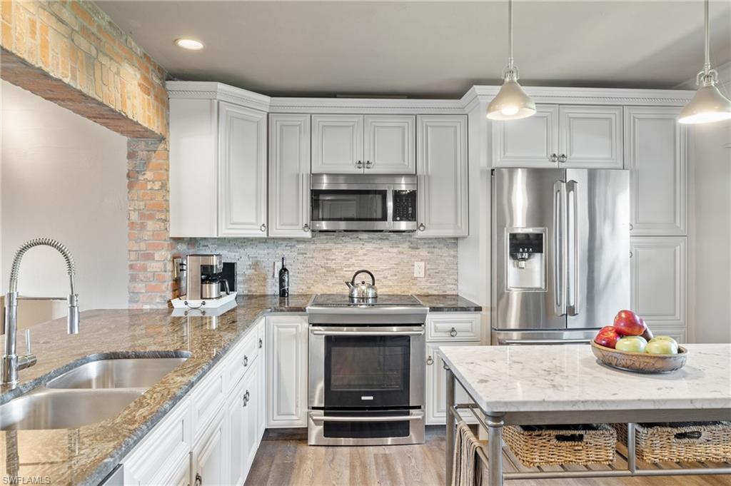 194 Round Key Circle, Unit G26 Naples, FL 34112 - Photo 3 of 28 Gallery Image 3