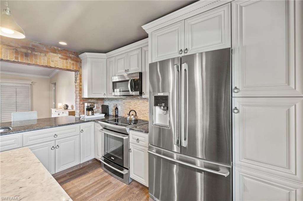 194 Round Key Circle, Unit G26 Naples, FL 34112 - Photo 4 of 28 Gallery Image 4
