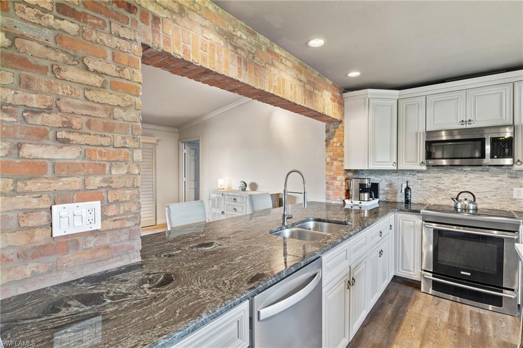 194 Round Key Circle, Unit G26 Naples, FL 34112 - Photo 7 of 28 Gallery Image 7