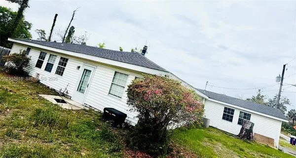 $2,800 | 3900 West 17th Street, Panama City, FL 32401