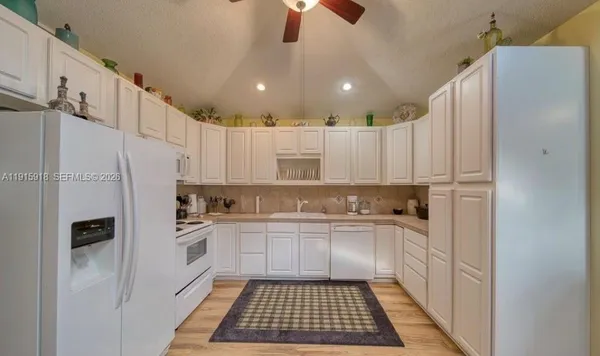 $2,800 | 3900 West 17th Street, Panama City, FL 32401