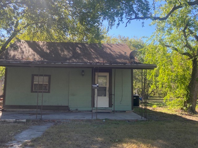 523 South Rio Grande Street Lockhart, TX 78644 - Photo 1 of 16 a front view of a house with a yard and garage