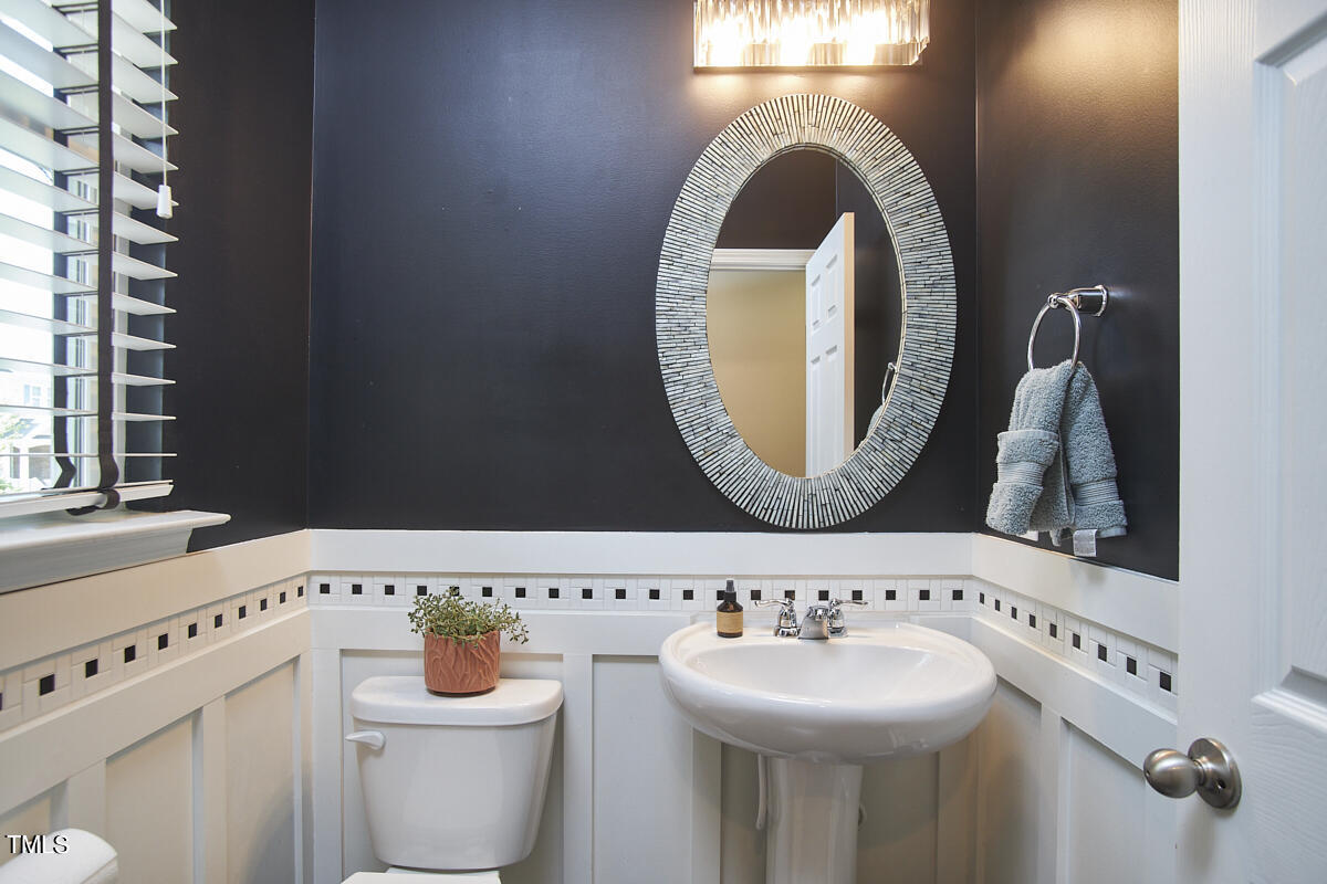 435 Plainview Avenue Raleigh, NC 27604 - Photo 5 of 35 a bathroom with a sink and a mirror