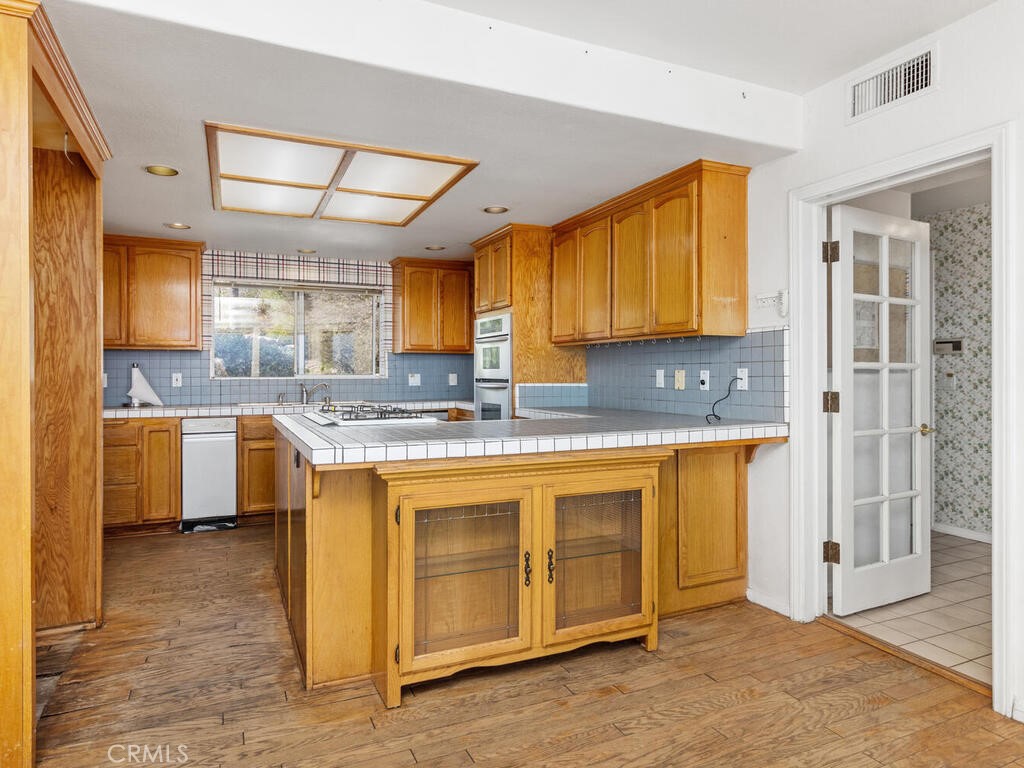 6455 Rainbow Heights Road Fallbrook, CA 92028 - Photo 16 of 63 Kitchen with access to laundry and garage to the right.