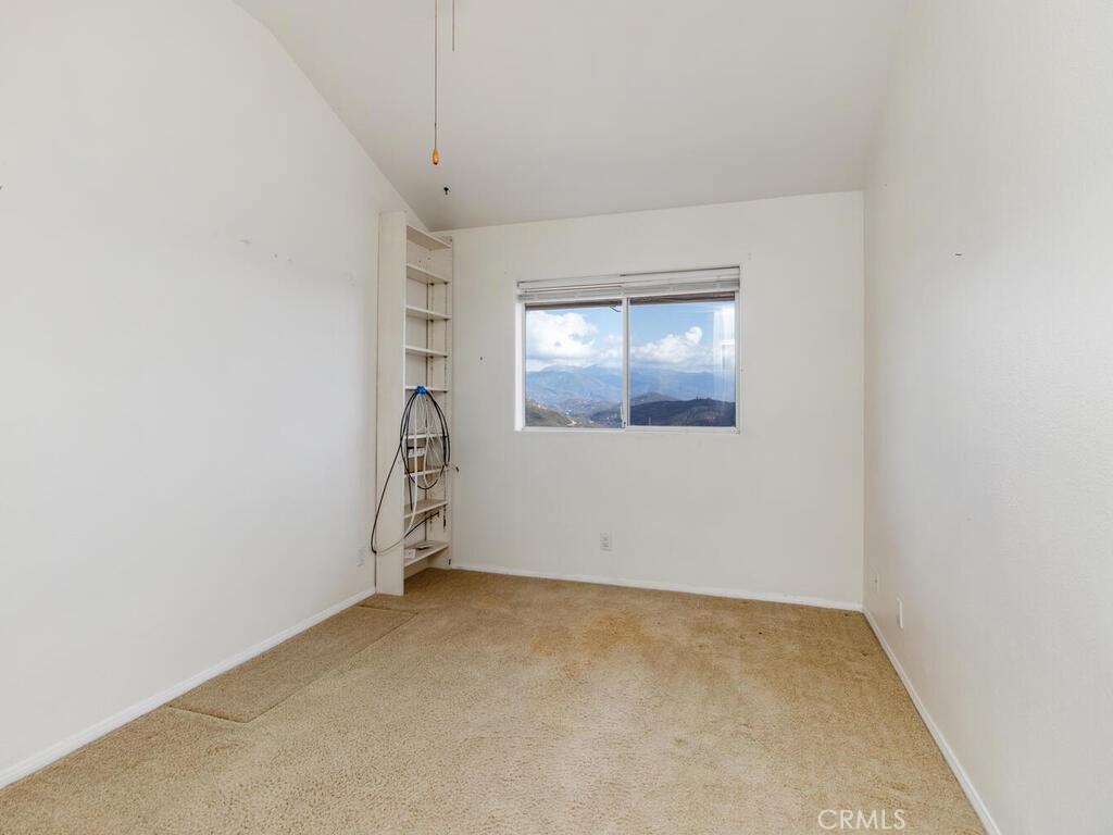 6455 Rainbow Heights Road Fallbrook, CA 92028 - Photo 36 of 63 an empty room with windows