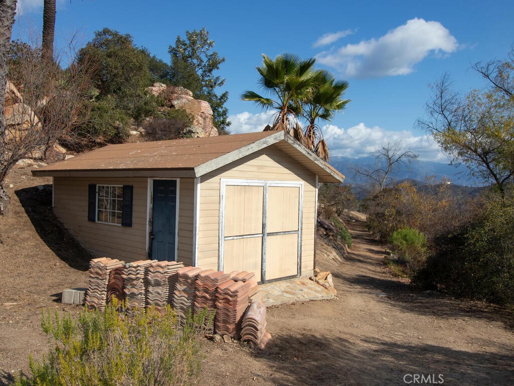 6455 Rainbow Heights Road Fallbrook, CA 92028 - Photo 47 of 63 a view of a house with a yard