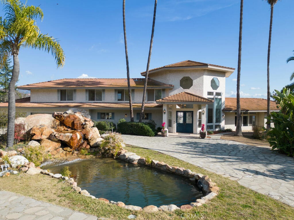 6455 Rainbow Heights Road Fallbrook, CA 92028 - Photo 6 of 63 a view of a house with a swimming pool
