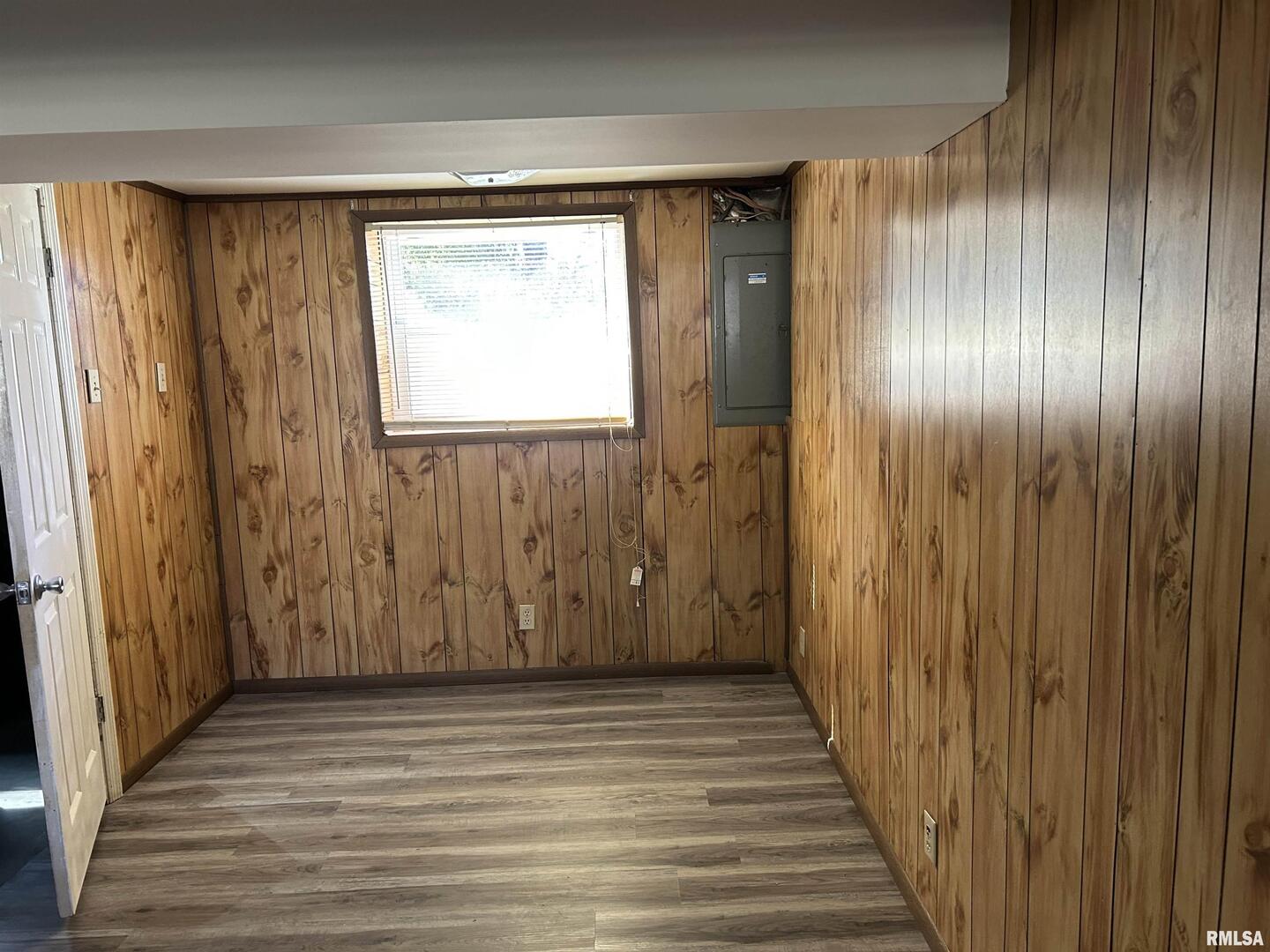 744 Cardinal Road Carbondale, IL 62901 - Photo 15 of 38 a view of a entryway with wooden floor